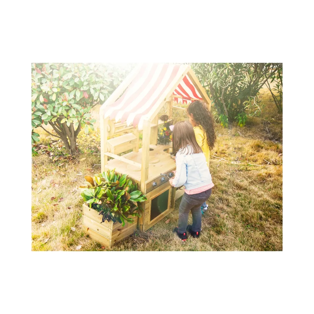 Zabawkowa kuchnia z garnkami i akcesoriami do zabawy na świeżym powietrzu