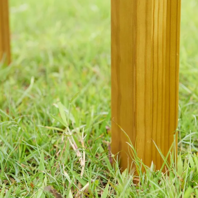 Miejsce na akcesoria do malowania i farby dla wygody.