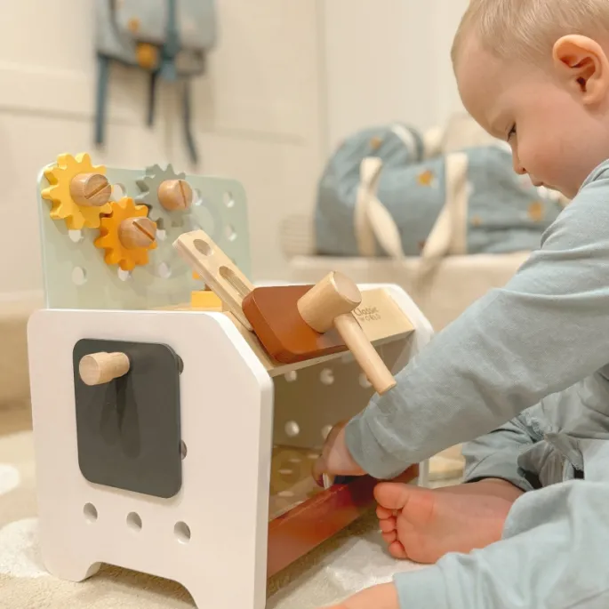 Zestaw narzędzi dla dzieci w formie warsztatu