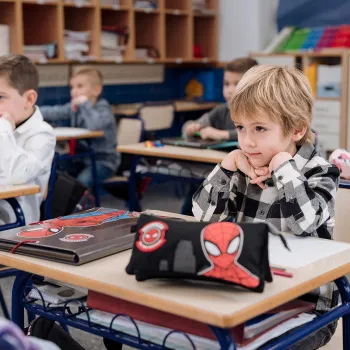 Piórnik z motywem Spidermana na prezent dla dziecka