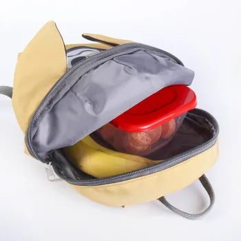 Zbliżenie na wzór Bambi na plecaku dziecięcym