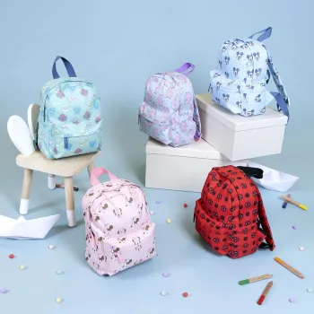 Praktyczny plecak dziecięcy z motywem ulubionej bajki