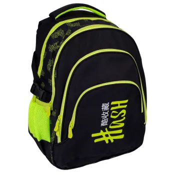 Czarny plecak Hash z ergonomicznymi szelkami na tle jasnej ściany