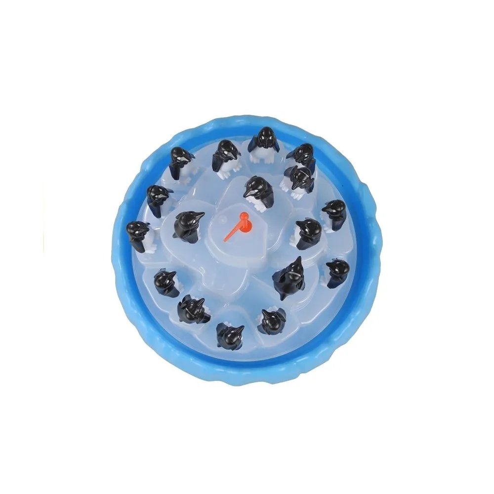 Pingwiny ustawione na plastikowej górze lodowej podczas gry