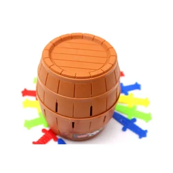 Beczka z umieszczonym w środku piratem podczas zabawy