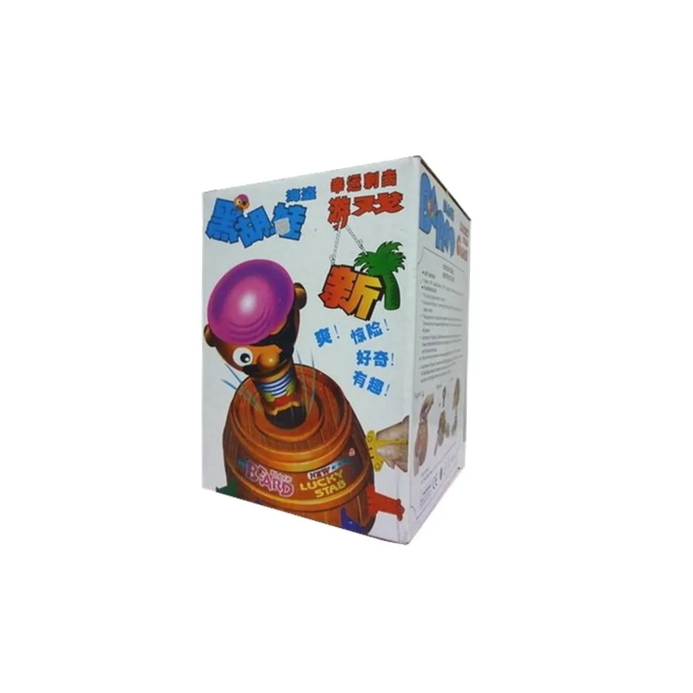 Zestaw z piratem, beczką i sztyletami gotowy do gry