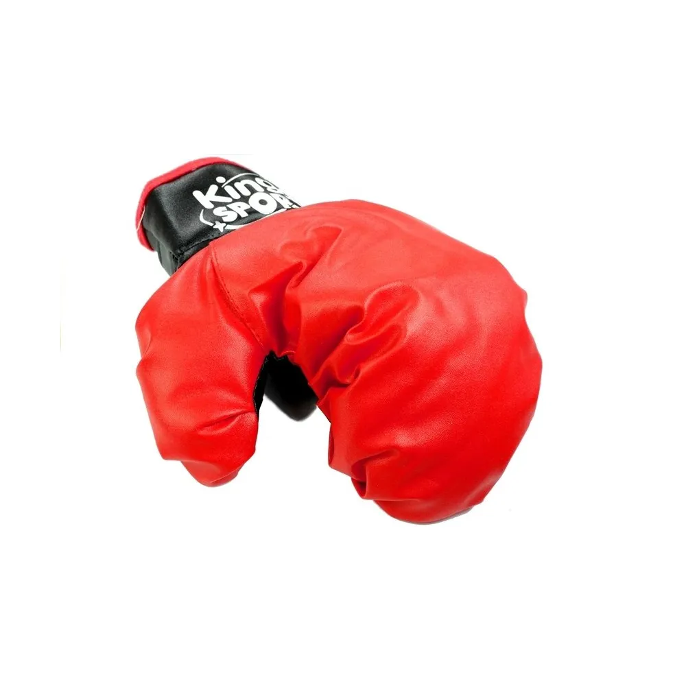 Zbliżenie na rękawice bokserskie i gruszkę treningową dla dzieci