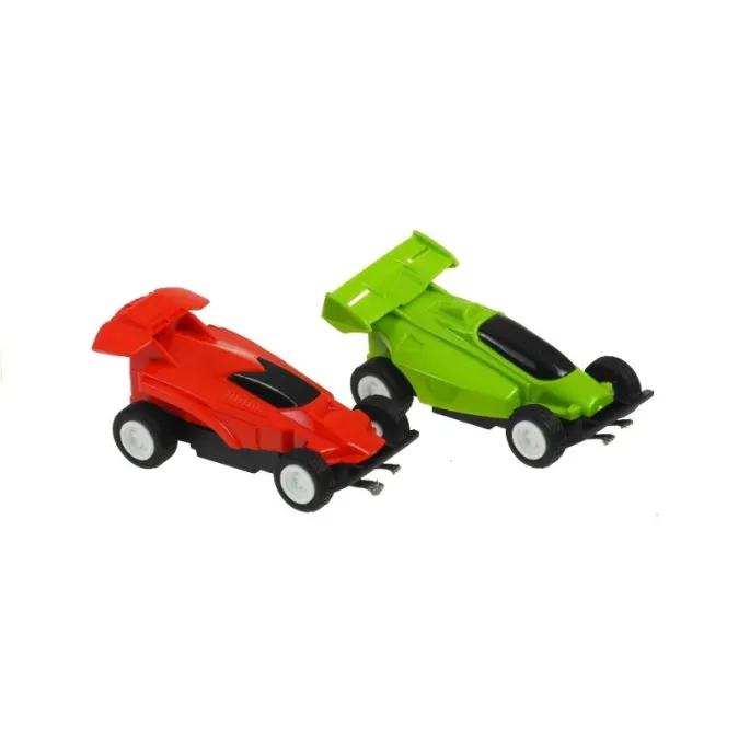 Rozjazdy toru wyścigowego z dwoma samochodzikami w ruchu