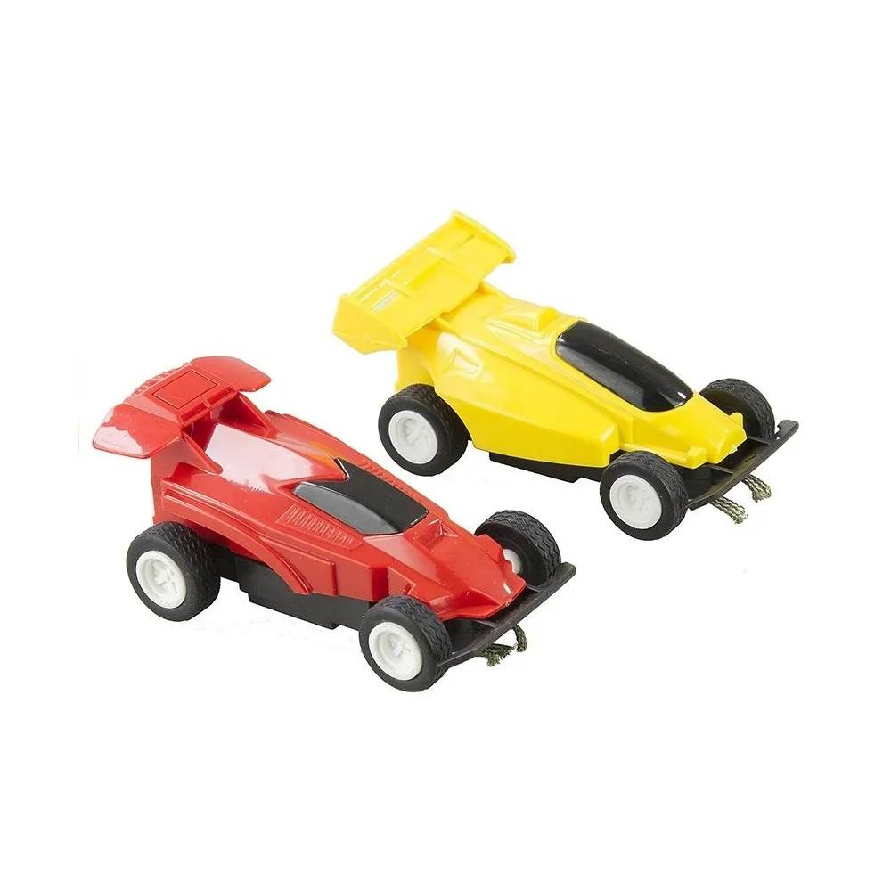 Widok z góry na tor wyścigowy z dwoma autami