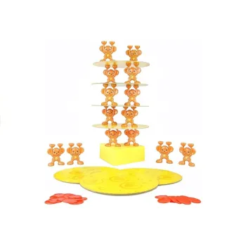 Budowanie wieży z sera i myszek podczas gry rodzinnej