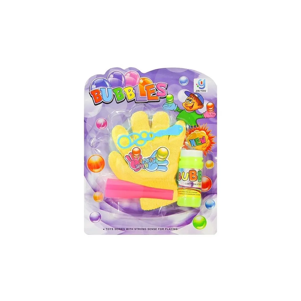 Dziecko łapie bańki mydlane magiczną rękawicą w zabawie na dworze