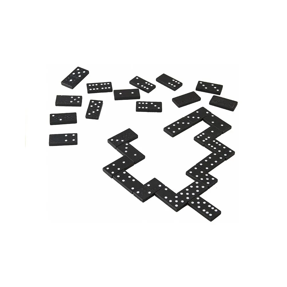 Układanie elementów gry domino podczas rozgrywki