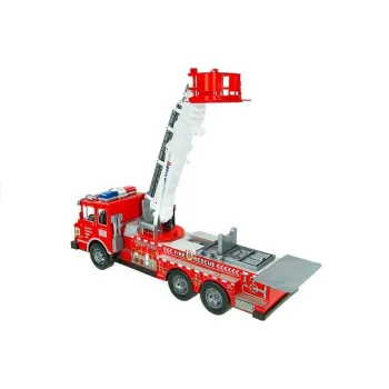 Quad ratunkowy obok wozu strażackiego i pachołków