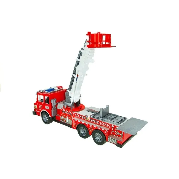 Quad ratunkowy obok wozu strażackiego i pachołków