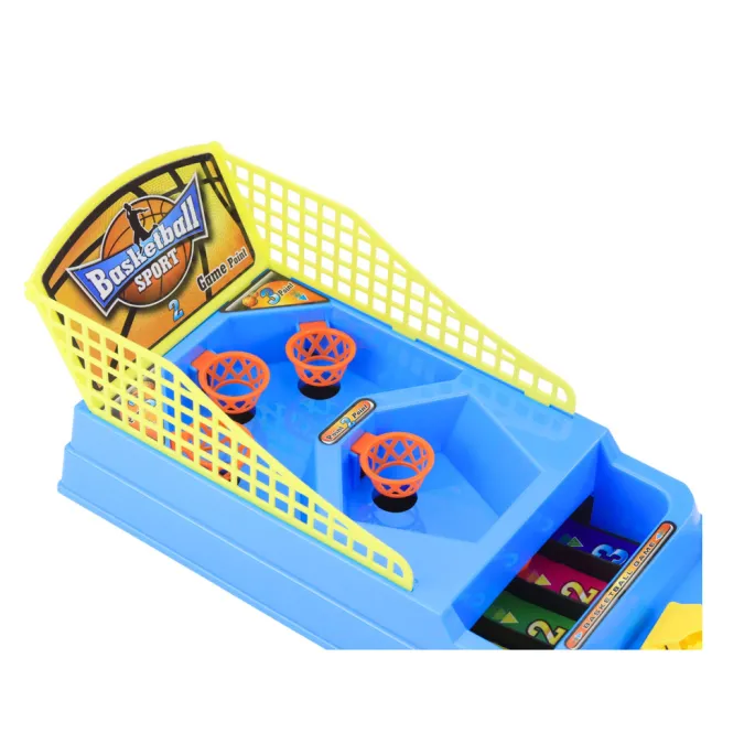 Dzieci bawiące się mini koszykówką z piłkami i koszami