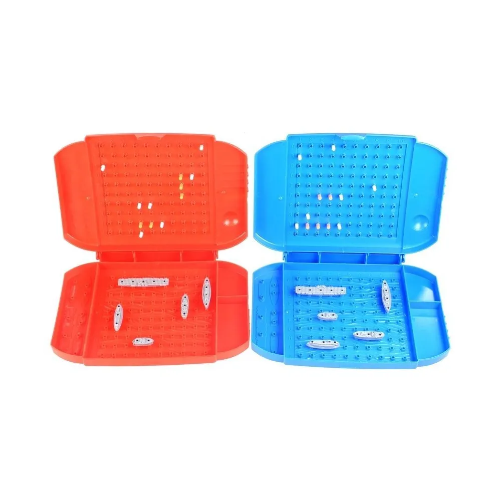 Zestaw do gry w statki z czerwoną i niebieską walizką