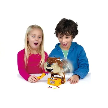 Emocjonująca zabawa dla dzieci z psem pilnującym miski