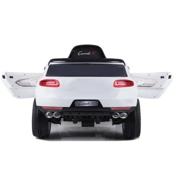 Miękki czarny fotel z ekoskóry w aucie Coronet S dla dzieci