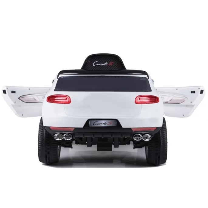 Miękki czarny fotel z ekoskóry w aucie Coronet S dla dzieci