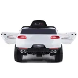 Miękki czarny fotel z ekoskóry w aucie Coronet S dla dzieci