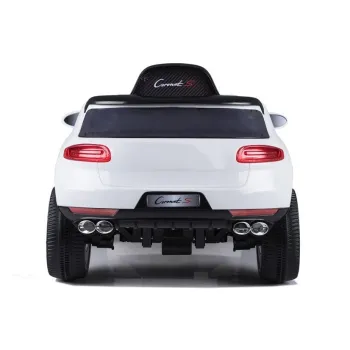 Detail białej karoserii i czerwonych akcentów auta Coronet S