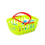 Lekarski wózek z rentgenami, młoteczkiem i lekami dla malucha