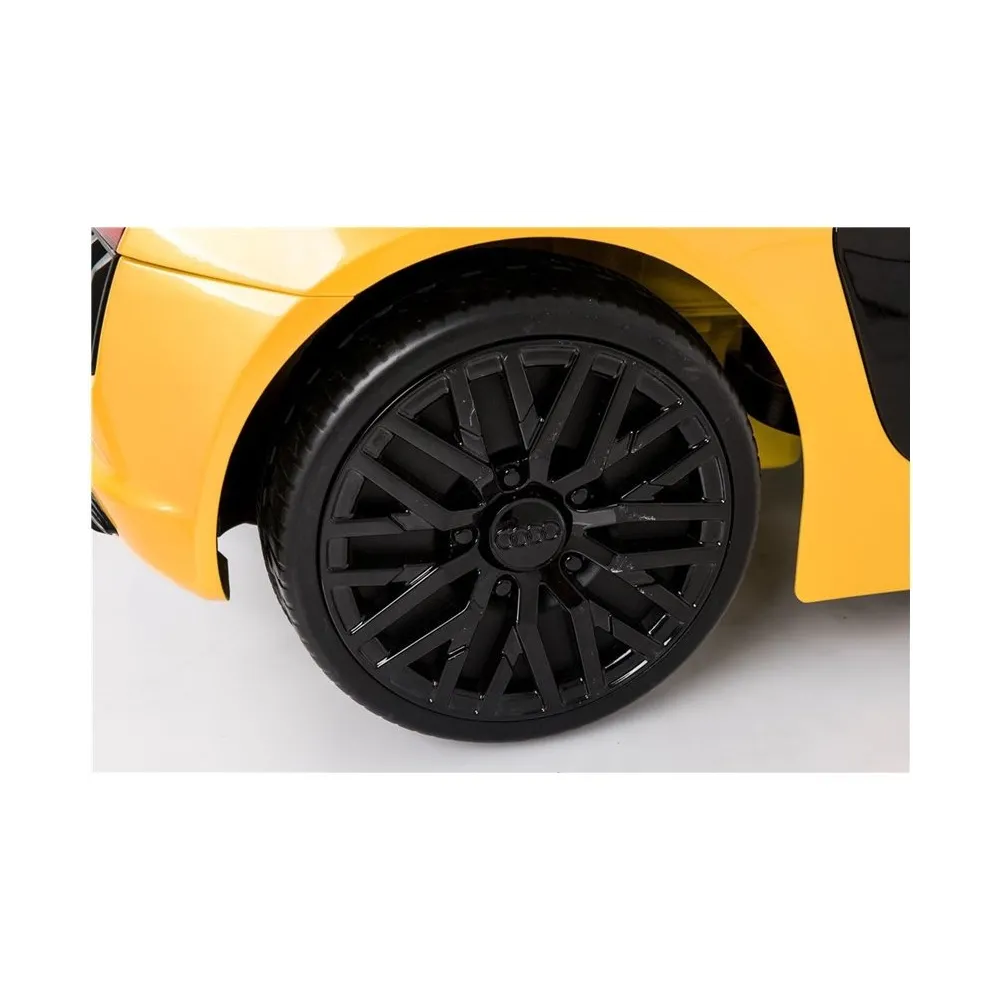 Wnętrze Audi R8 Spyder na akumulator ze sportową kierownicą