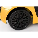 Wnętrze Audi R8 Spyder na akumulator ze sportową kierownicą