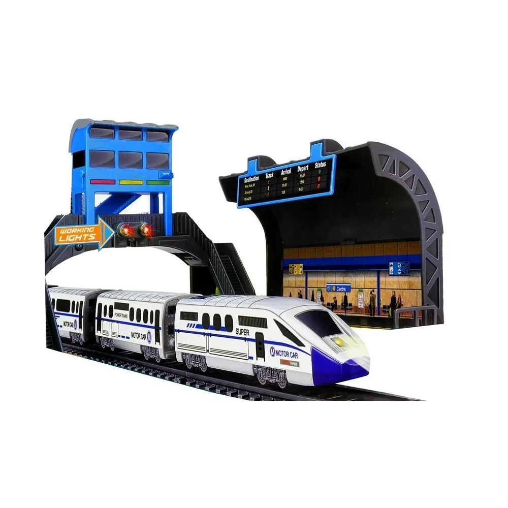 Kolorowa kolejka dziecięca z dużym dworcem