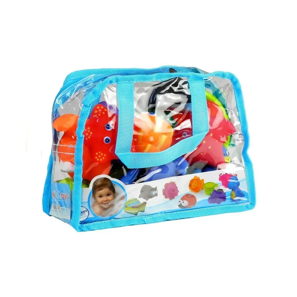 Radosna zabawa w wannie z gumowymi zwierzętami morskimi