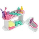 Lalka z ruchomymi kończynami podczas kąpieli w wannie