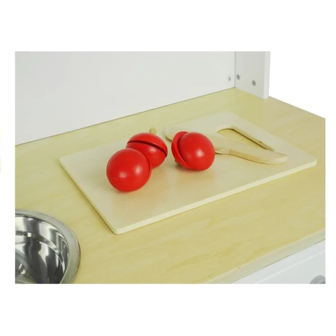 Kuchnia drewniana z garnkiem, durszlakiem i rękawicą kucharską