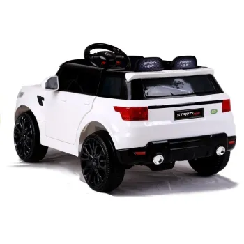 Widok z boku na auto na akumulator HL1638 w jasnym otoczeniu