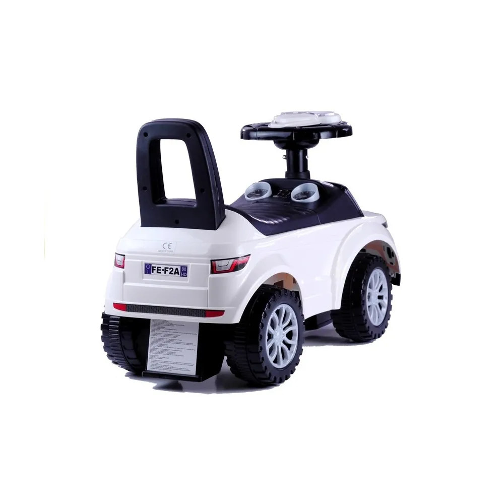 Biały jeździk dziecięcy z wygodnym siedziskiem i efektami dźwiękowymi