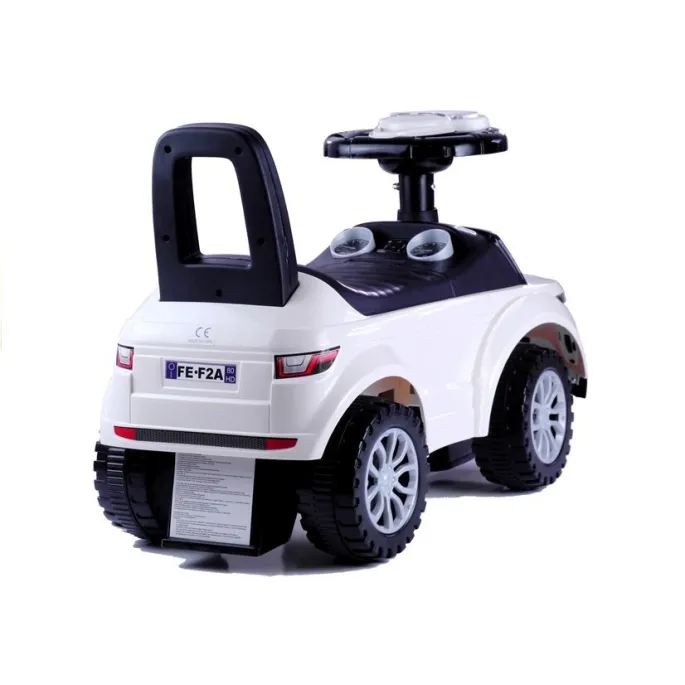 Biały jeździk dziecięcy z wygodnym siedziskiem i efektami dźwiękowymi