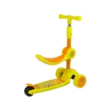 Hulajnoga z regulowaną kierownicą na tle intensywnego żółtego koloru