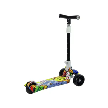 Hulajnoga balansowa trójkołowa żółta na tle placu zabaw