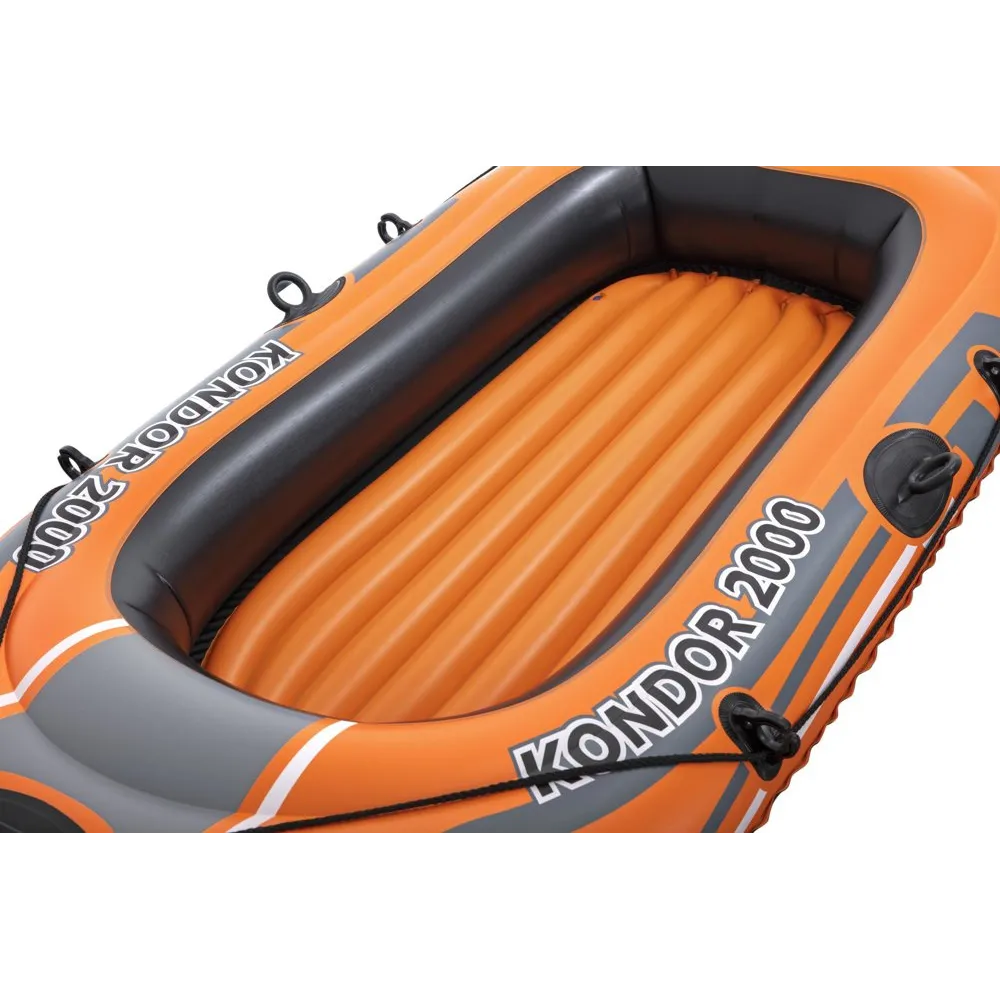 Lekki i bezpieczny ponton z wytrzymałego PVC na rzece