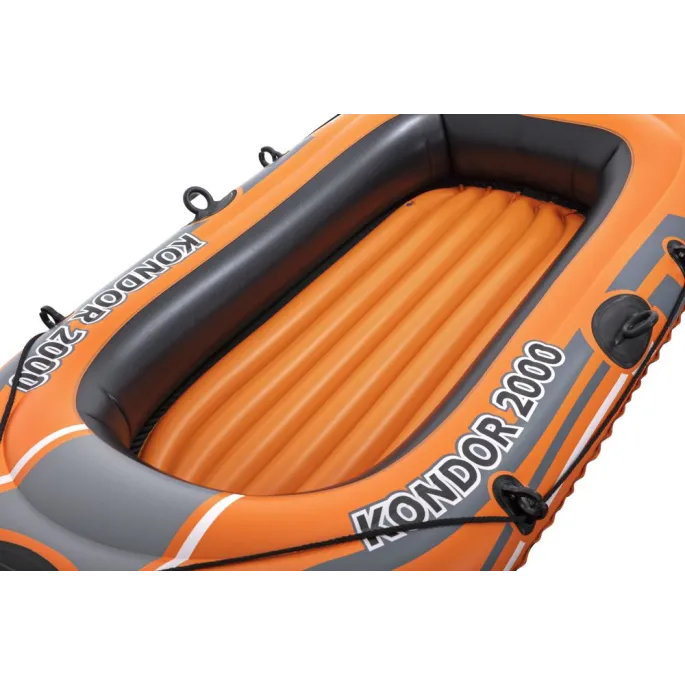 Lekki i bezpieczny ponton z wytrzymałego PVC na rzece