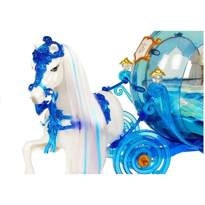 Karoca z obrotowymi kołami i detalami oraz lalka w środku