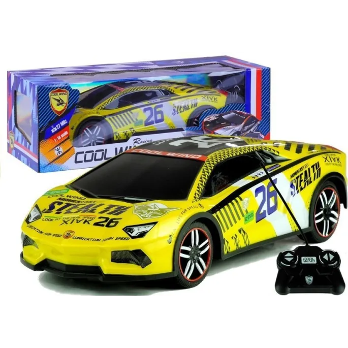 Zabawka RC w dynamicznej pozie podczas skręcania