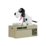 Skarbonka pies zjadający monety biały w łatki w trakcie działania