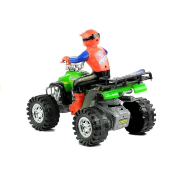 Figurka kierowcy w kasku na kolorowym quadzie terenowym