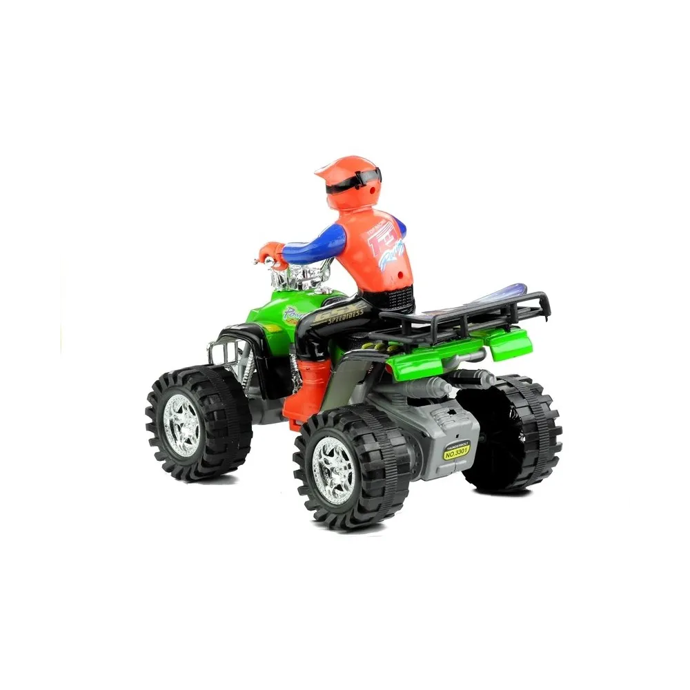 Figurka kierowcy w kasku na kolorowym quadzie terenowym