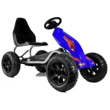 Gokart na pedały B012 w kolorze niebieskim na podwórku