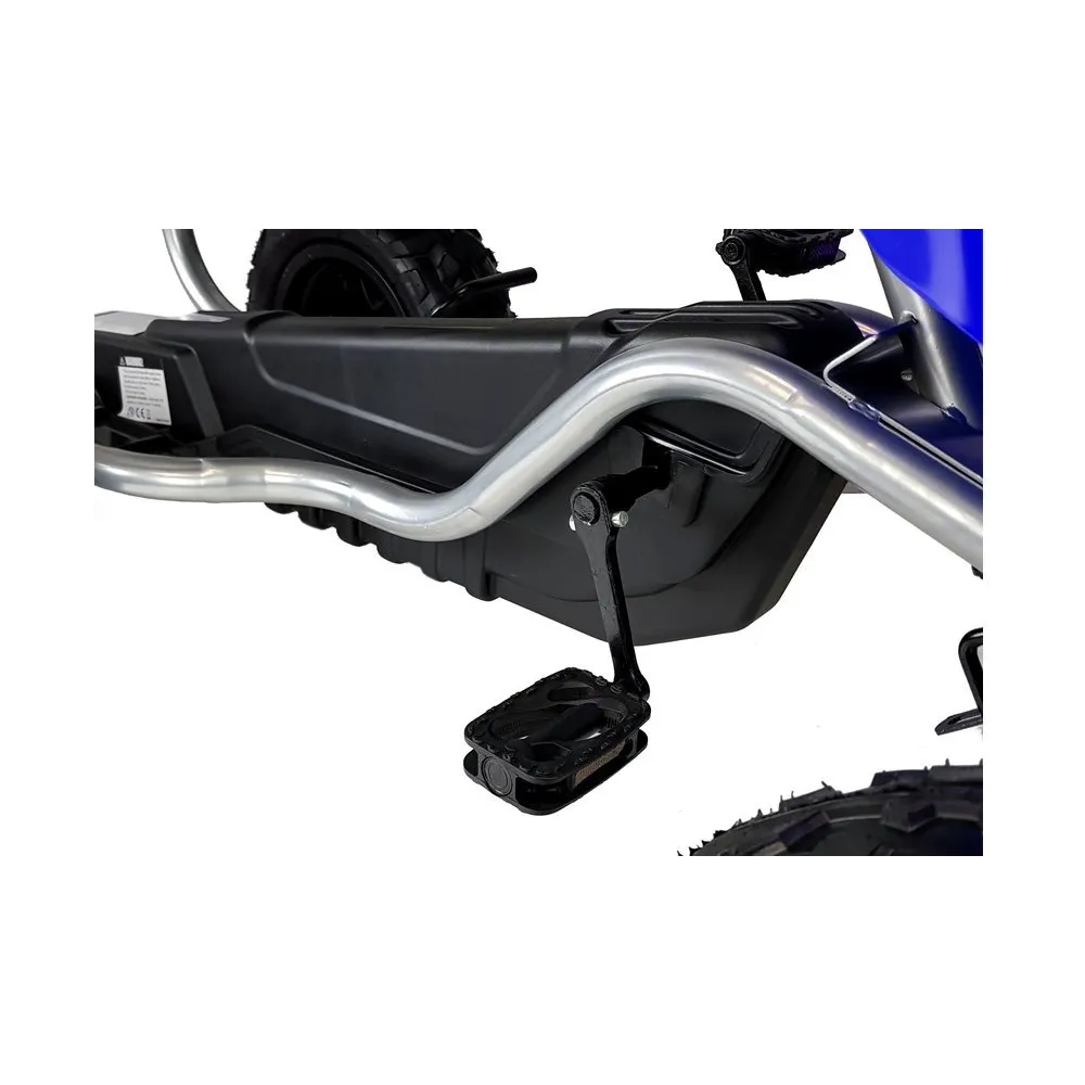 Ujęcie detali pedałów i kierownicy gokarta dla dzieci B012