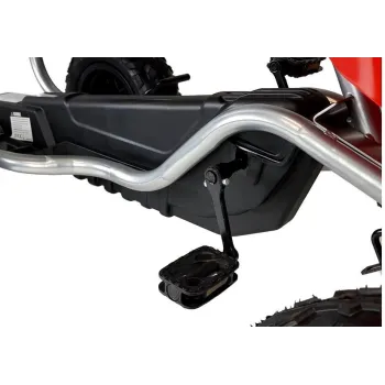 Wytrzymała i stabilna konstrukcja gokartu na pedały B012 w czerwieni