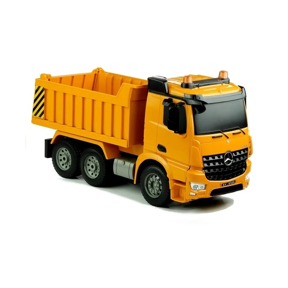 Zbliżenie na realistyczną kabinę wywrotki Mercedes Arocs RC