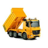 Wywrotka Mercedes Arocs podczas zabawy na placu budowy