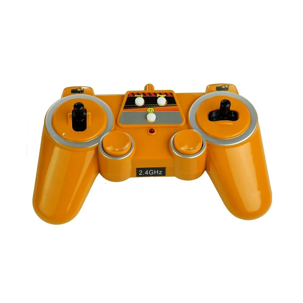 Wywrotka Mercedes Arocs RC prezentowana w dłoniach dziecka